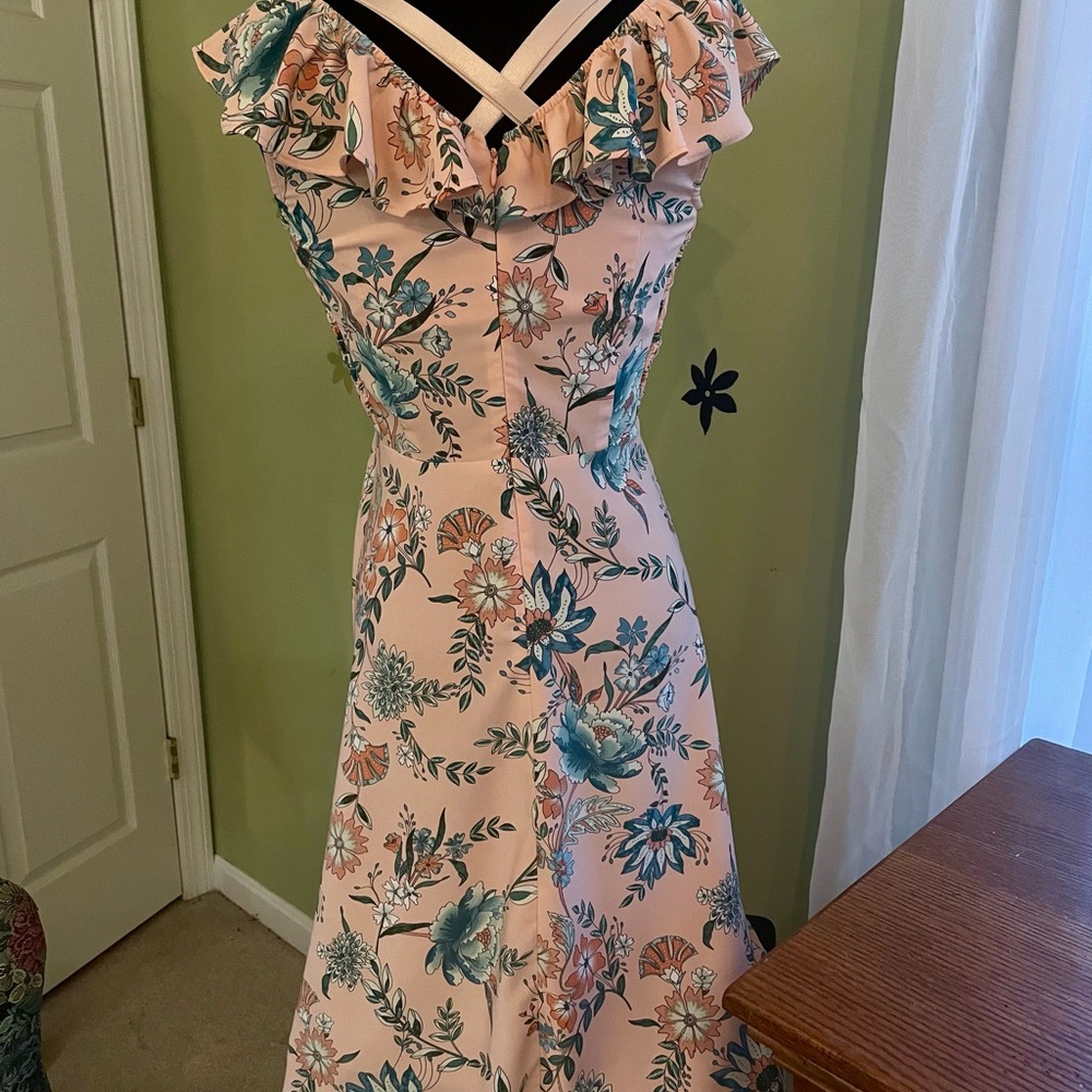 LOFT Floral Dress with Ruffle Accents size xs but easily fits a small